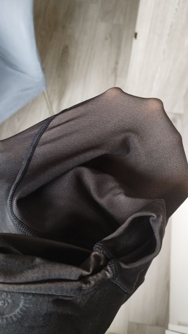 Medias negras con estampados