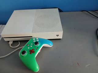 Xbox One S Blanca con Mando Multicolor