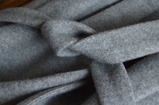 Abrigo de paño gris sin estrenar