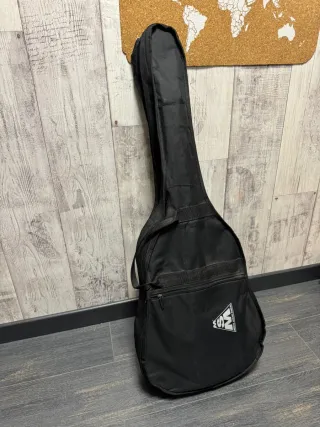 Guitarra española STAGG con atril y cuerdas de re