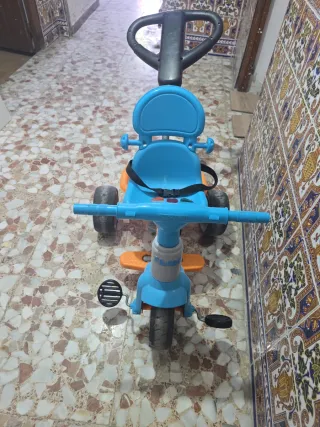 Triciclo infantil azul y naranja