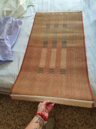 Alfombra decorativa para sillón o cama