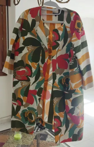 Abrigo estampado entretiempo