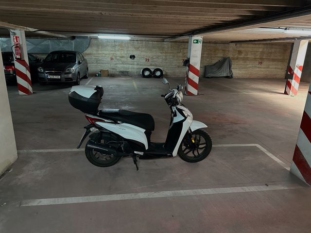 Plaza de garaje para moto en el centro de Llanes,