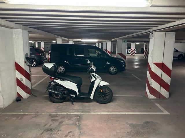 Plaza de garaje para moto en el centro de Llanes,