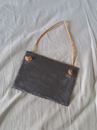 Pizarra de pizarra con cuerda