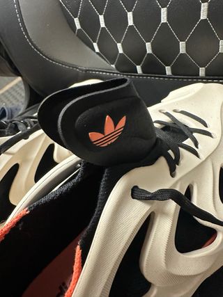 Adidas ADIFOM Q Blancas y Naranja