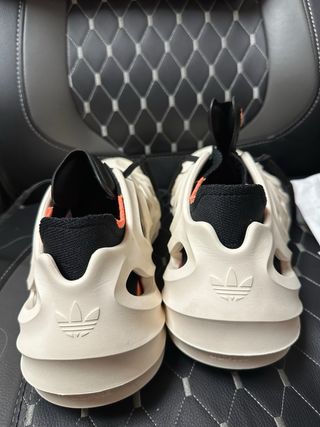 Adidas ADIFOM Q Blancas y Naranja