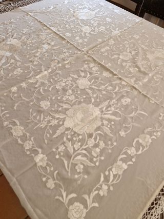 Manton de Manila Blanco Bordado