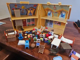 Casa de muñecas Playmobil con accesorios