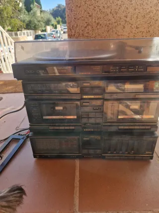 Cadena de música Sanyo negra
NO SE SI FUNCIONA