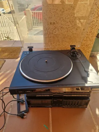Cadena de música Sanyo negra
NO SE SI FUNCIONA