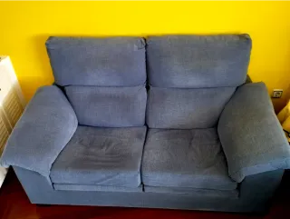 Sofa amplio de dos plazas