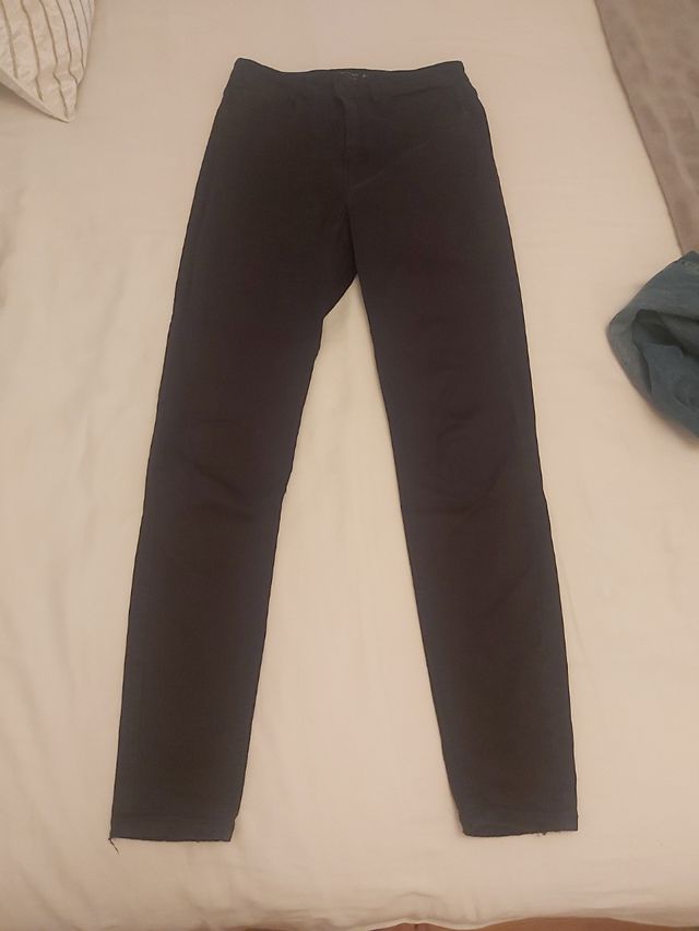 Pantalón pitillo negro talla 36