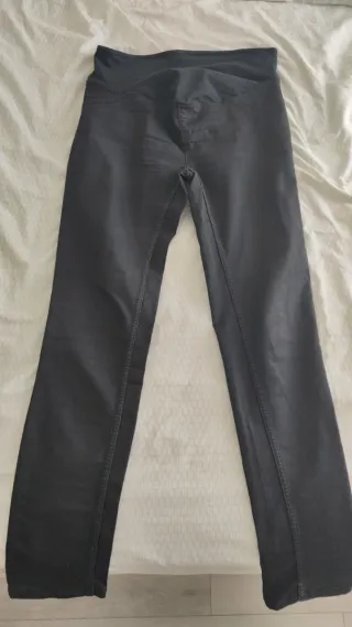 Tres pantalones premamá