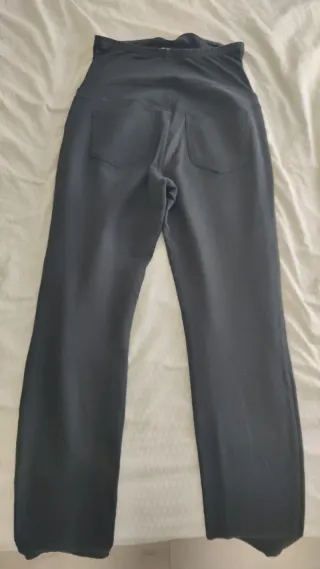 Tres pantalones premamá
