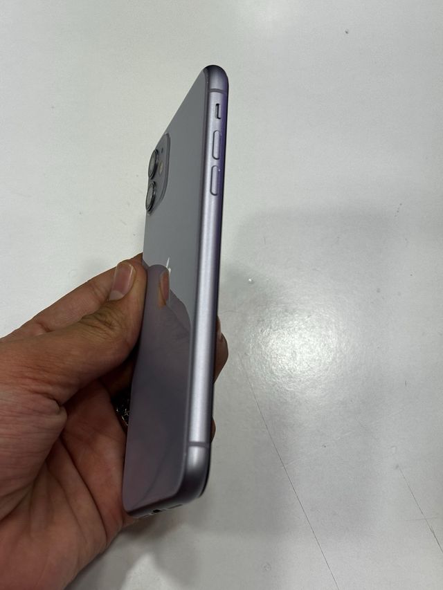 iPhone 11 64GB Morado