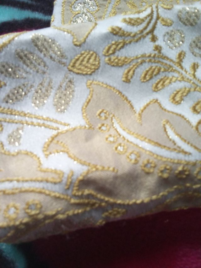 Elegante terno de menino de 3 peças bege/dourado