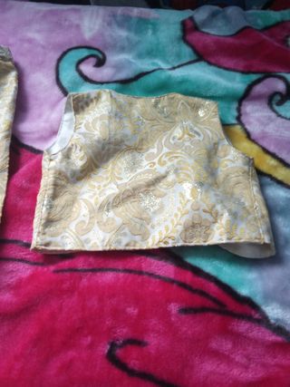 Traje elegante 3 piezas niño beige/dorado