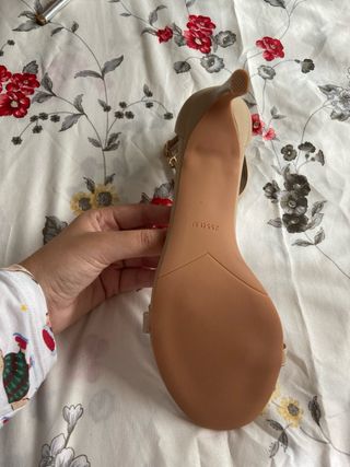 Zapatos de tacón beige