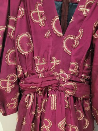 Vestido Guts & Love burdeos y dorado