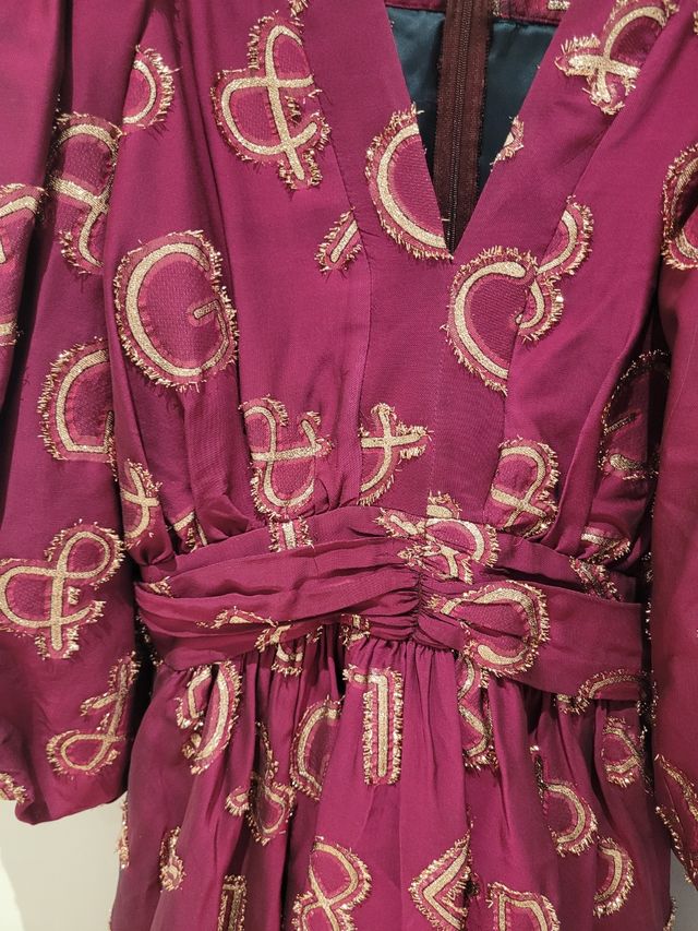 Vestido Guts & Love burdeos y dorado