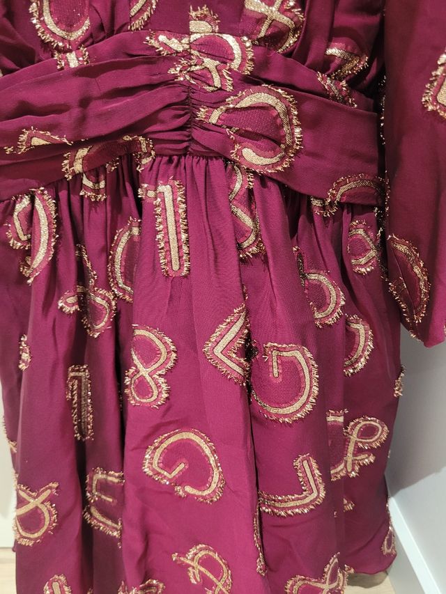 Vestido Guts & Love burdeos y dorado