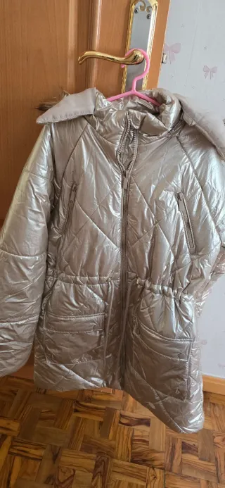 Cazadora niña dorada. talla de 12 a 14 años