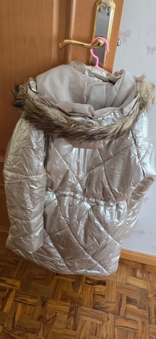 Cazadora niña dorada. talla de 12 a 14 años