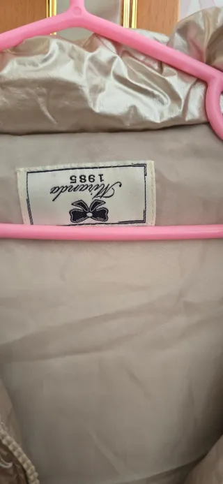 Cazadora niña dorada. talla de 12 a 14 años