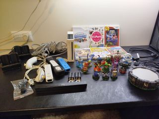 Nintendo Wii + 6 juegos + 14 figuras Skylanders