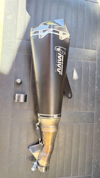 Escape MIVV Honda x ADV 750 con menos de 1000km