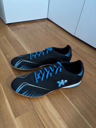 Zapatillas Fútbol Sala Kiptsa Negras y Azules