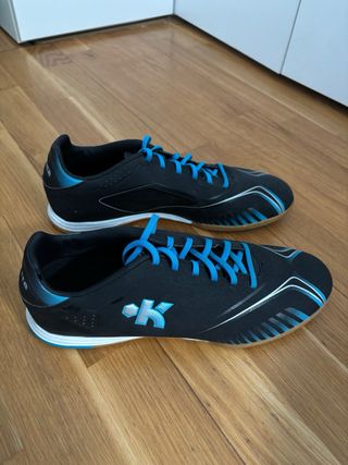 Zapatillas Fútbol Sala Kiptsa Negras y Azules