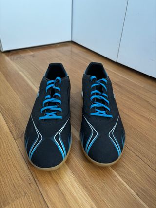 Zapatillas Fútbol Sala Kiptsa Negras y Azules