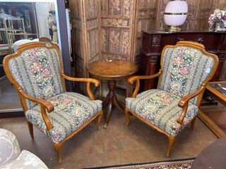 Pareja de sillones tapizados