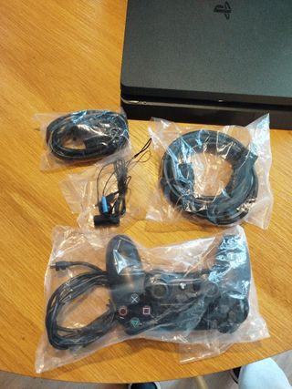 PS4 (PlayStation 4) 