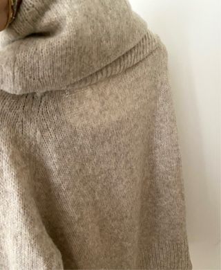 Jersey suave cuello alto 
Nuevo- espectacular 