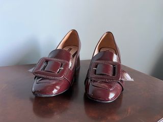 Zapatos Uterqüe charol tacón hebilla