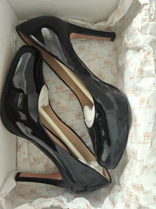 Zapatos Gloria Ortiz charol negros talla 37