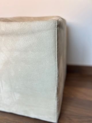 Puff de terciopelo beige