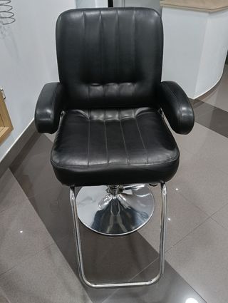 Sillón de peluquería negro