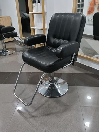 Sillón de peluquería negro