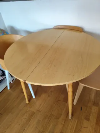 Mesa redonda de madera