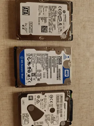 Lote 3 Discos Duros 2.5 SATA HGST/Hitachi/WD
