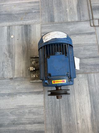 Motore elettrico blu  a cinghia testato e funziona