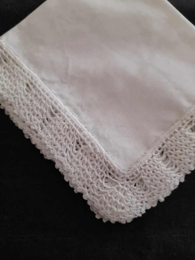 Lote de 8 pañuelos antiguos bordados