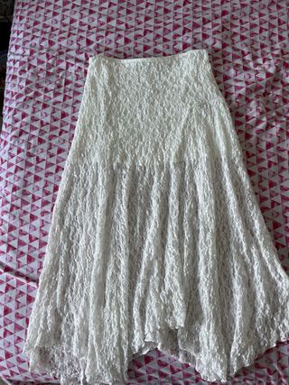 Falda larga blanca de encaje