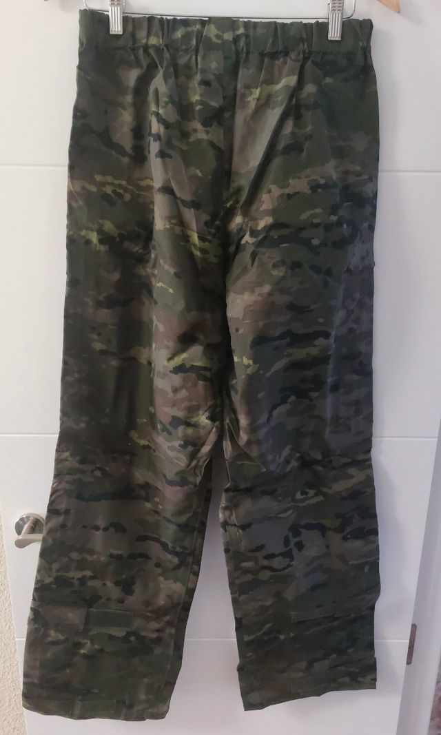Pantalón impermeable militar