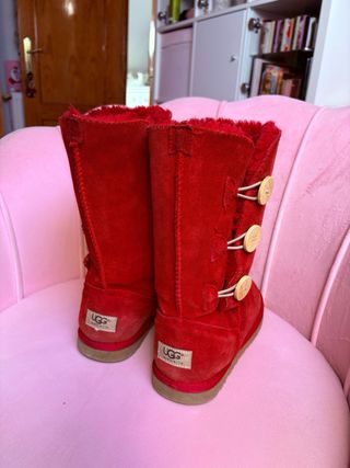 Botas UGG rojas con botones